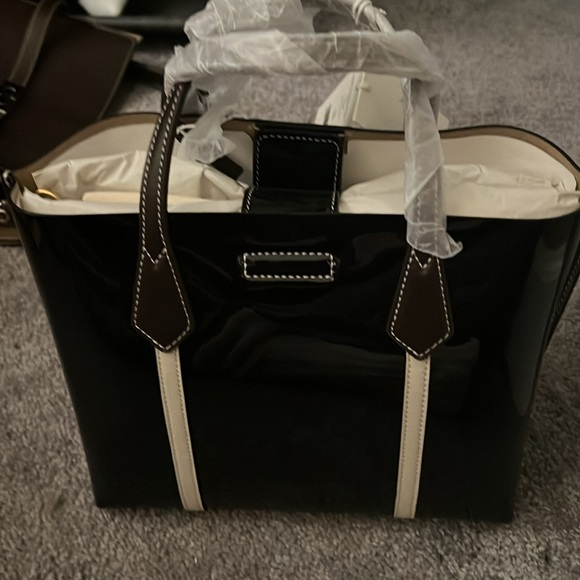 Tory Burch SMALL PERRY PATENT TRIPLE-COMPARTMENT TOTE - Picture 2 of 4